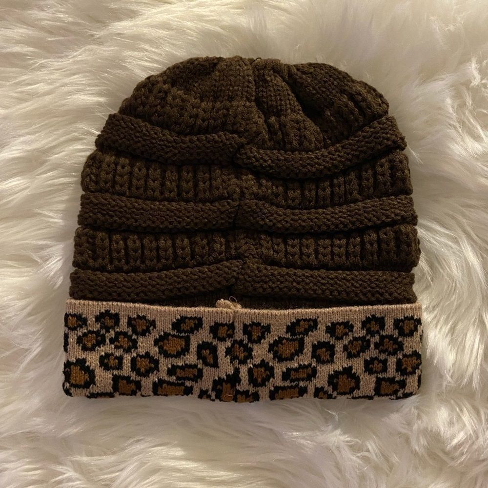 Riah Fashion Beanie Brown With Leopard Print Knit NWT One Size Warm Cozy - Picture 3 of 4